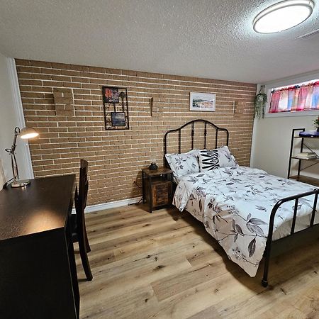 Newly-Renovated 3Br House, 12 Minutes To Airport Apartman Toronto Kültér fotó