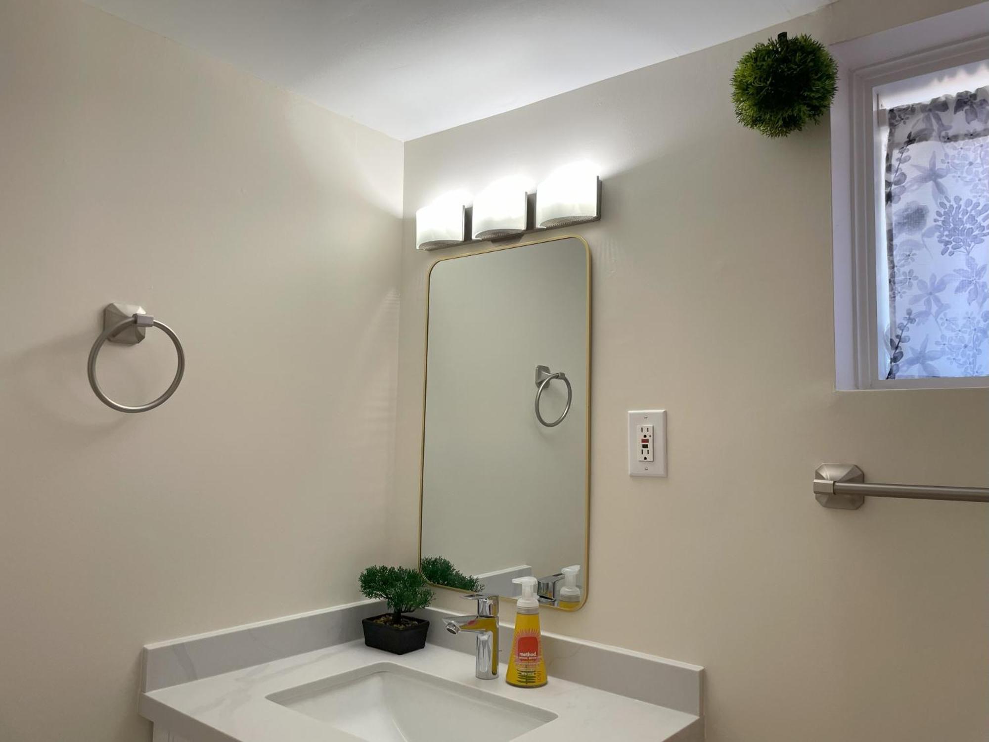 Newly-Renovated 3Br House, 12 Minutes To Airport Apartman Toronto Kültér fotó