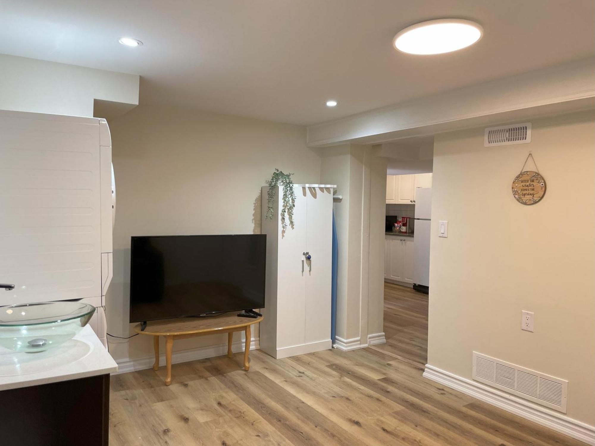 Newly-Renovated 3Br House, 12 Minutes To Airport Apartman Toronto Kültér fotó
